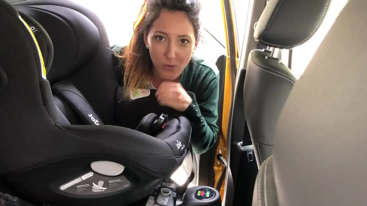 Test du siège auto Spin 360 de la marque Joie (+ 3 conseils pour améliorer  la sécurité en voiture)